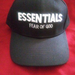 Black & White ESSENTIALS Snapback Cap